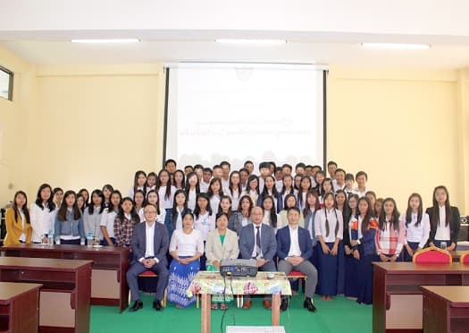 タウンジー工科大学での集合写真