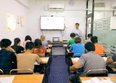 ミャンマーの学生の授業風景